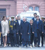 El Presidente y su equipo caminaron por una Plaza de Mayo vacía y vallada para ir a la Casa Rosada.