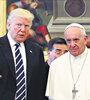 “You are welcome”, le dijo el Papa a Trump en la biblioteca pontificia del Palacio Apostólico del Vaticano. (Fuente: AFP)
