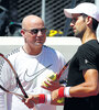 El serbio Novak Djokovic y el estadounidense Andre Agassi, su flamante entrenador. (Fuente: EFE)