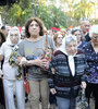 A las Madres de la Plaza 25 de Mayo les fue difícil caminar entre tanto afecto. (Fuente: Alberto Gentilcore)