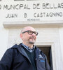 El arquitecto y artista plástico Raúl D'Amelio, frente al Museo que ahora dirigirá. (Fuente: Alberto Gentilcore)