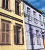 Desniveles y fachadas de colores, dos distintivos de Valparaíso.