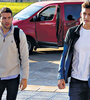 Camilo Mayada y Lucas Martínez Quarta al llegar a la sede de la Conmebol, en la ciudad de Luque. (Fuente: EFE)