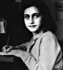 “Al escribir me libero de todo, mi pesar desaparece y mi valor renace”, anotó Ana Frank en su diario.