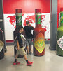 Botellas gigantes de Tabasco en una de las salas de la planta-museo donde se elabora la célebre salsa.