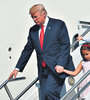 Trump llega a Morristown, Nueva Jersey, con sus nietos Arabella y Joseph Kushner. (Fuente: AFP)