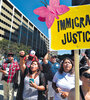 Protesta en Los Angeles en contra de la cancelación del programa migratorio para “soñadores”.