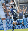 Nicolás Dibble festeja la apertura del marcador. (Fuente: Fotobaires)