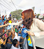 Cristina Kirchner y Jorge Taiana fueron en caravana desde José C. Paz hasta San Miguel. (Fuente: DyN)