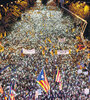 Miles y miles de catalanes independentistas desbordaron la calle Marina de Barcelona. (Fuente: EFE)