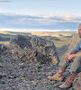 Notables Bassi y Sesán en el desierto patagónico, enfrentados a la adversidad como en un western.