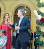 Mauricio Macri, junto a su esposa Juliana Awada y su hija Antonia, Gabriela Michetti y Papá Noel. (Fuente: Télam)