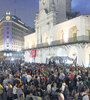 Mucha gente acudió espontáneamente a la plaza luego de enterarse de las novedades judiciales. (Fuente: Leandro Teysseire)