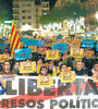 Ayer en Tarragona la gente se concentró para pedir la liberación de los políticos independentistas. (Fuente: EFE)