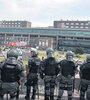 Un fuerte operativo de seguridad impidió que los manifestantes cortaran la autopista. (Fuente: Télam)