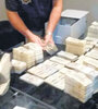 Los fajos de dólares hallados ayer por la policía uruguaya que se supone pertenecerían a Balcedo.
