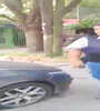 El video del auto rodeado de Bonaerenses.