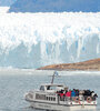 Navegación sobre el lago Argentino frente a la pared glaciaria del Perito Moreno. (Fuente: Graciela Cutuli)