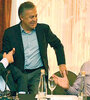 Mario Negri y Alfredo Cornejo dialogan con el senador Angel Rozas, durante una conferencia de prensa.