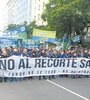 Los trabajadores ayer marcharon desde el Obelisco hasta la sede central del organismo.