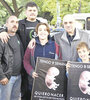 Alejandro Biondini, líder de Bandera Vecinal, posando en la marcha por la vida.