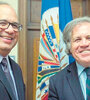 Juan Cruz junto a Luis Almagro, secretario general de la OEA.