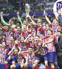 Simeone y sus jugadores festejan la obtención de la Supercopa de Europa. (Fuente: AFP)