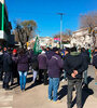 Tras realizar una asamblea, los trabajadores decidieron no ingresar a la planta.