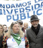 Las banderas de centros de estudiantes se mezclaban con las de otras organizaciones.