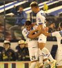 El peruano Abram festeja el primer gol de su equipo y de la Superliga. (Fuente: Bernardino Avila)