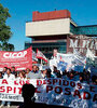 Protesta de los trabajadores de salud por los despidos en el Hospital Posadas.