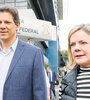 Fernando Haddad visitó ayer en la cárcel a Lula; a su lado la presidenta del PT, Gleisi Hoffmann. (Fuente: EFE)