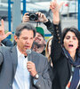 Haddad, Manuela y Dilma dibujan la letra L con sus dedos tras la lectura del mensaje de Lula.