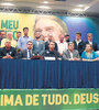 Jair Bolsonaro y sus colaboradores con el lema de campaña: Brasil por encima de todo, Dios por encima de todos. (Fuente: EFE)