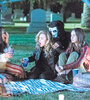 En la serie, un grupo de chicas adolescentes se embarca en un tradicional juego de predicciones macabras.