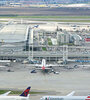 La terminal de Santiago lleva el nombre del creador de la aviación chilena, Comodoro Arturo Merino Benítez.