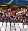 El plantel de River en el estadio Hazza bin Zayed viendo el contundente triunfo emiratí. (Fuente: NA)