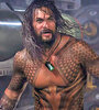 Momoa hace de su Aquaman un tipo un poco hosco pero sensible.