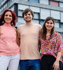 La directora Liliana Rateni junto a los estudiantes Tomas Degrati y Brenda Del Papa.