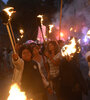 Una multitud de antorchas recorrieron la ciudad de Rosario reclamando el fin del tarifazo.