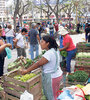 Los feriazos, como éste en plaza Once, son armados con lo mínimo: la mercadería y sus productores. (Fuente: Jorge Larrosa)