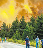 El fuego en Epuyén cruzaba la Ruta 40, pero ya fue habilitada al tránsito.