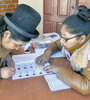 Una votante de El Alto participó de las inéditas elecciones primarias en Bolivia. (Fuente: AFP)