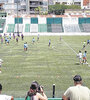 Las chicas y los chicos del Club Villas Unidas entrenan en la cancha de Excursio.