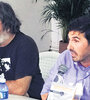Daniel Pinilla (derecha) junto al escritor Eduardo del Llano en la última FIL.