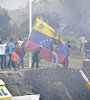 Opositores al gobierno de Maduro se manifiestan en el límite entre Brasil y Venezuela.