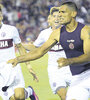 Sand festeja el 1-0, tras una jugada que se inició en un tiro de esquina.