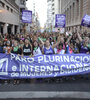 El frente de la marcha y decenas de cuadras marchando. (Fuente: Andres Macera)