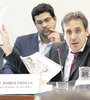 El juez Ramos Padilla muestra las pruebas recogidas en la investigación.