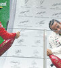 Hamilton festeja en el podio de Shanghai, China, en otro domingo exitoso. (Fuente: AFP)